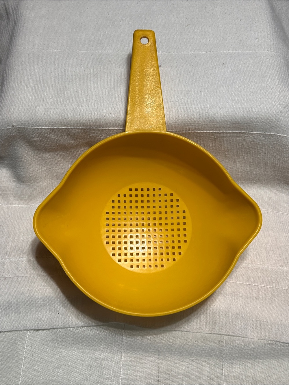 Vintage Tupperware #1200 Yellow 1 Quart Strainer Colander